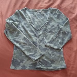 Long sleeve camo crop top